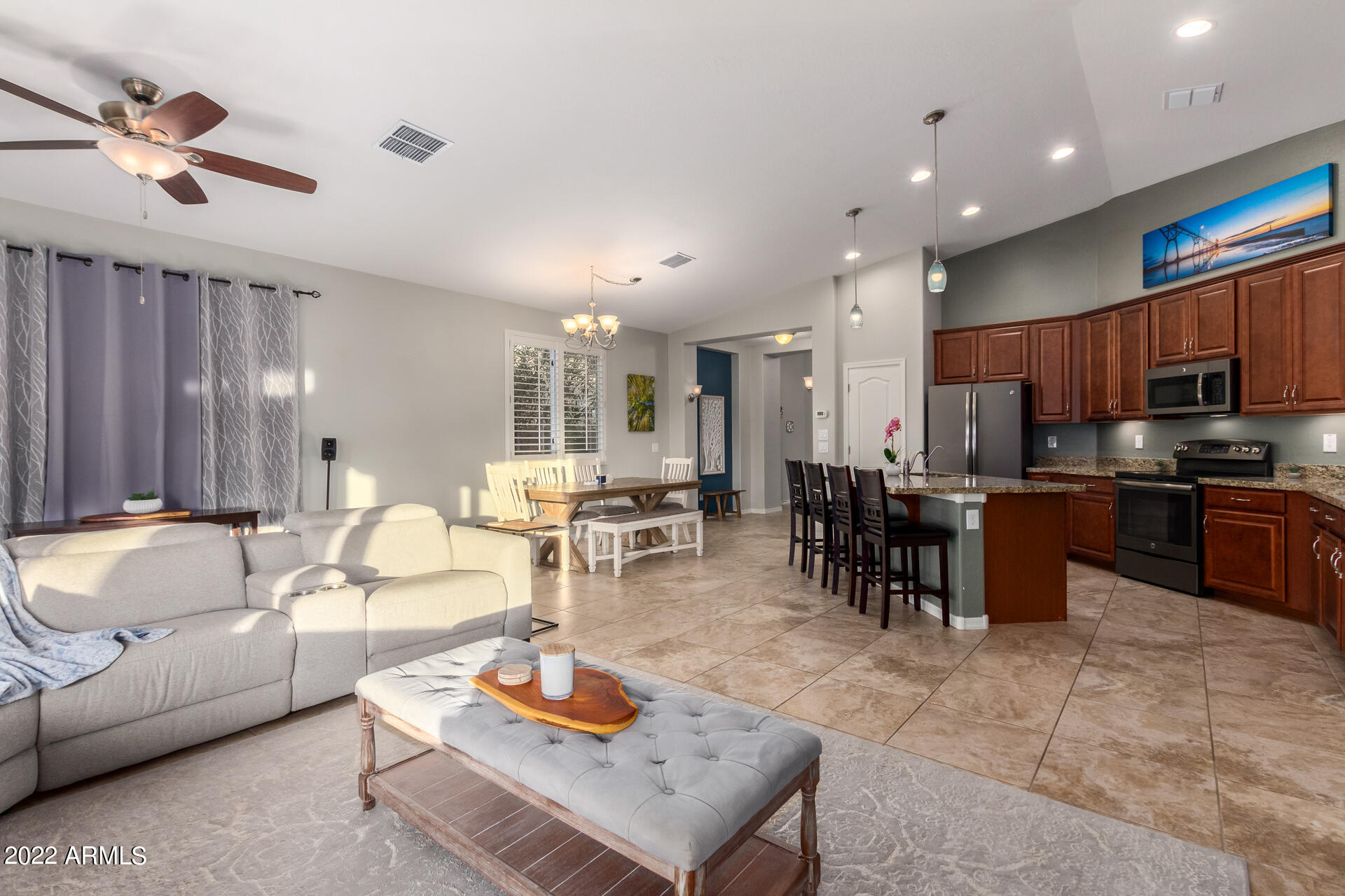 7936 South 7th Way Phoenix, AZ 85042 - Photo 4 of 25 04- 7th