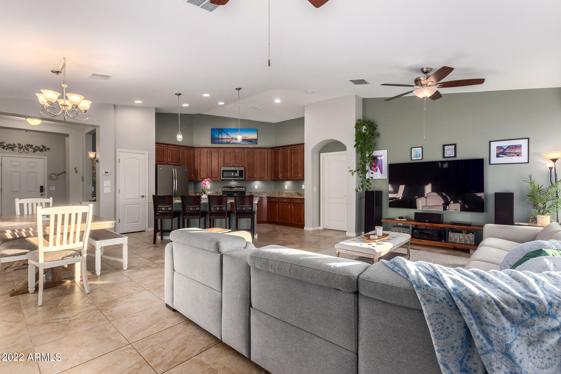 7936 South 7th Way Phoenix, AZ 85042 - Photo 5 of 25 05- 7th