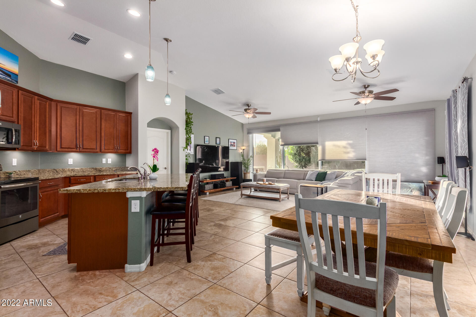 7936 South 7th Way Phoenix, AZ 85042 - Photo 6 of 25 06- 7th