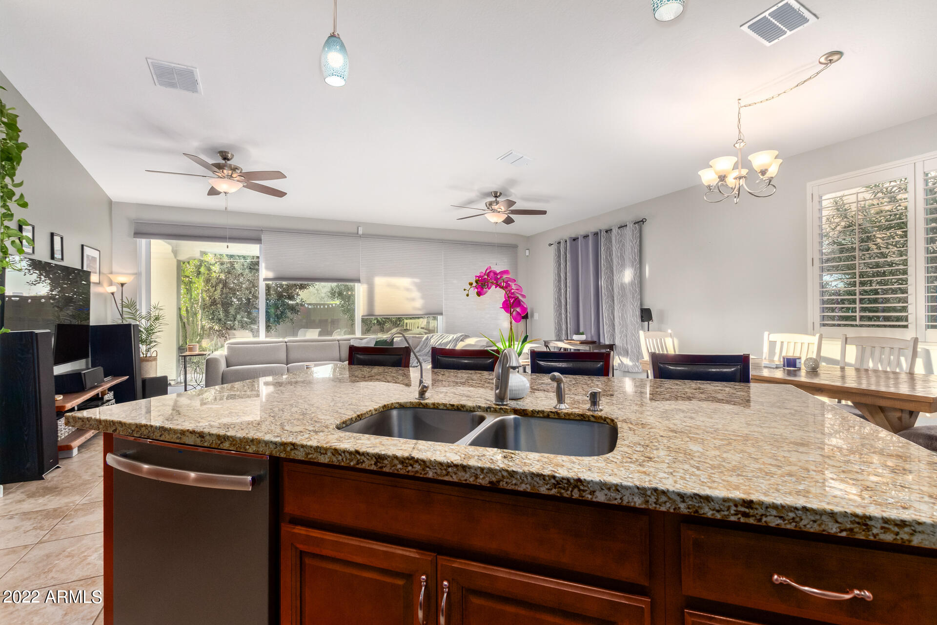 7936 South 7th Way Phoenix, AZ 85042 - Photo 9 of 25 09- 7th