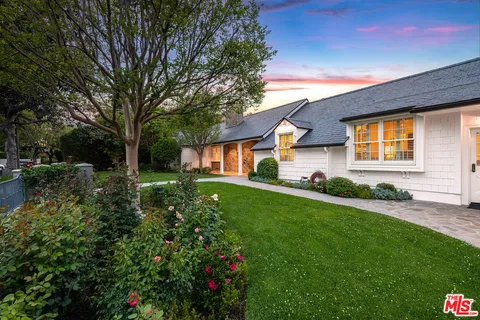 $4,295,000 | 9921 Toluca Lake Avenue, Toluca Lake, CA 91602