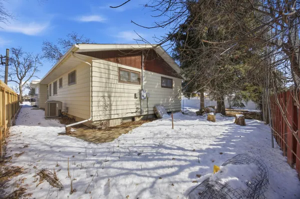$250,000 | 2702 9 1/2 Street North, Fargo, ND 58102