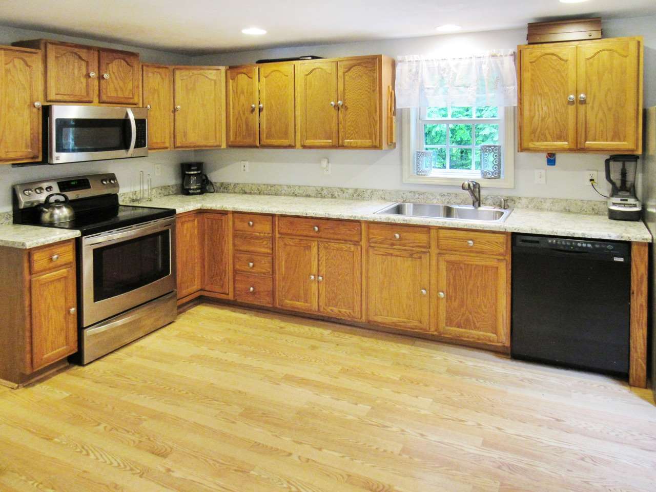 121 Smith Road Chester, NH 03036 - Photo 3 of 28 Gallery Image 3