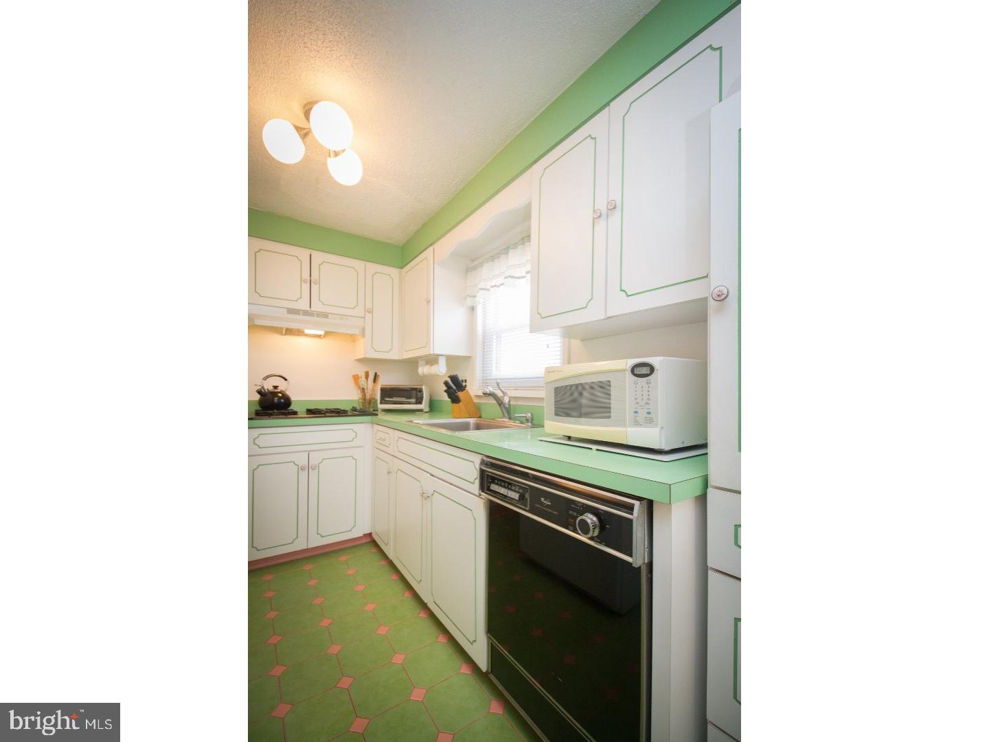 2808 Shipley Road Philadelphia, PA 19152 - Photo 11 of 22 Kitchen