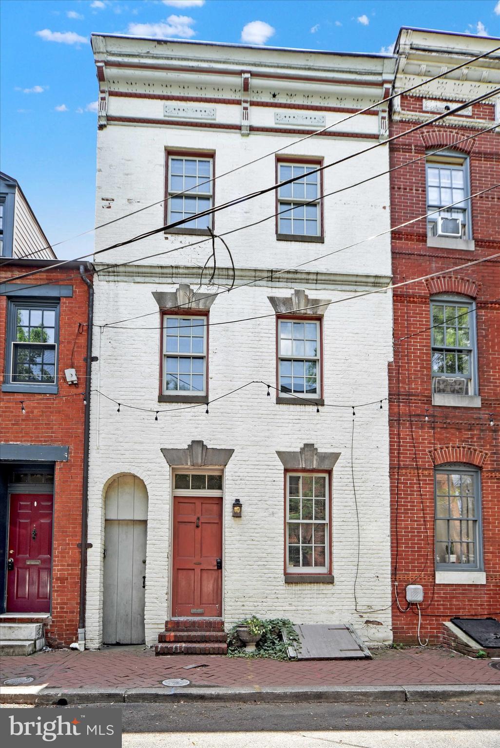 1611 Lancaster Street Baltimore, MD 21231 - Photo 4 of 43 a front view of a house