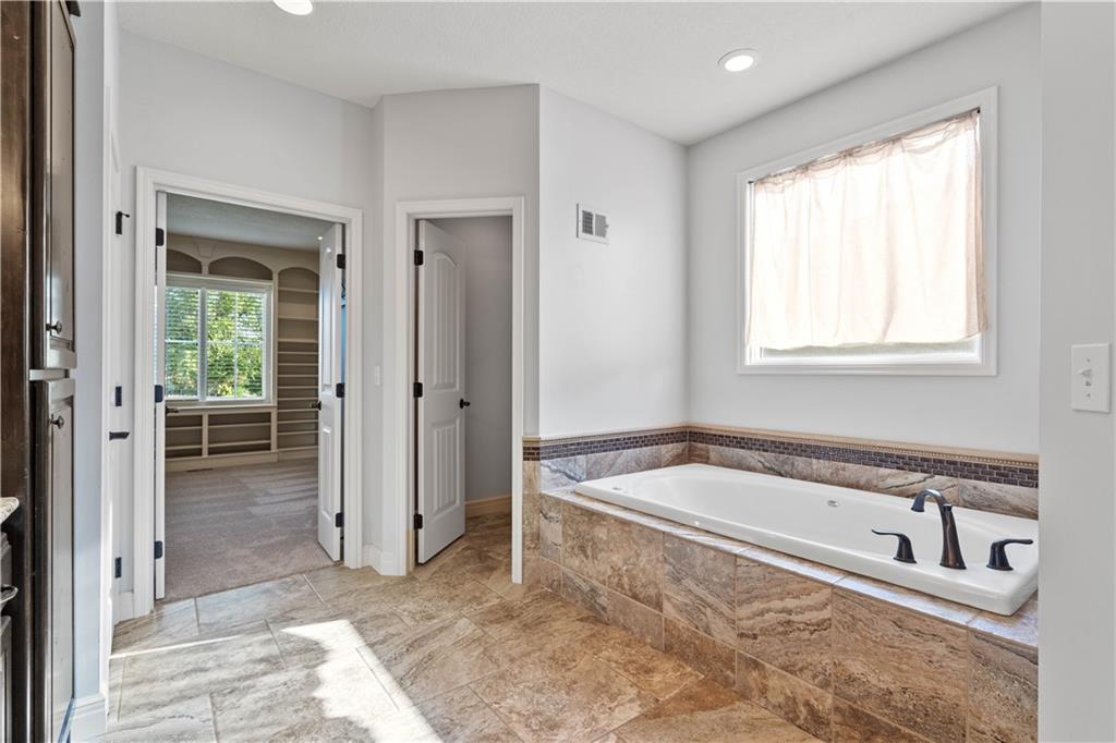 15825 Howe Street Overland Park, KS 66224 - Photo 22 of 49