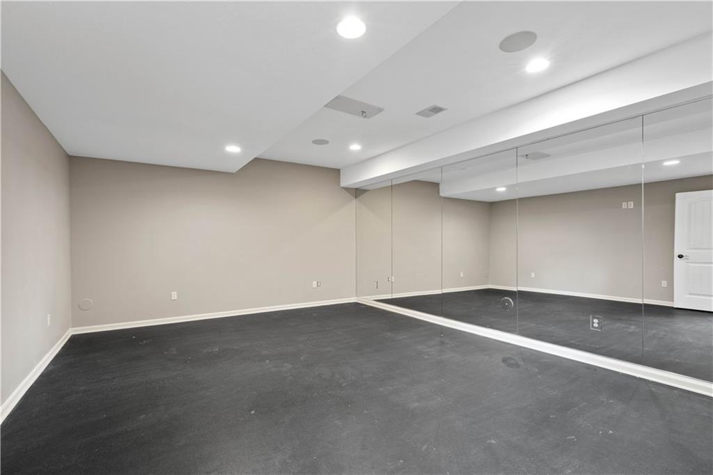 15825 Howe Street Overland Park, KS 66224 - Photo 33 of 49