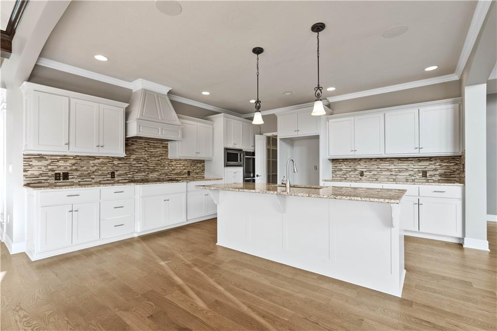 15825 Howe Street Overland Park, KS 66224 - Photo 8 of 49