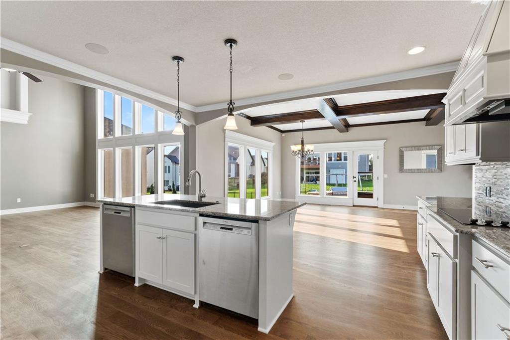 15825 Howe Street Overland Park, KS 66224 - Photo 9 of 49