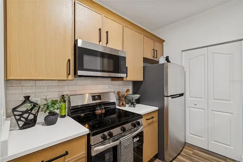 $330,000 | 4207 South Dale Mabry Highway, Unit 9207, Tampa, FL 33611