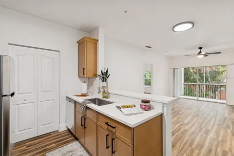 $330,000 | 4207 South Dale Mabry Highway, Unit 9207, Tampa, FL 33611