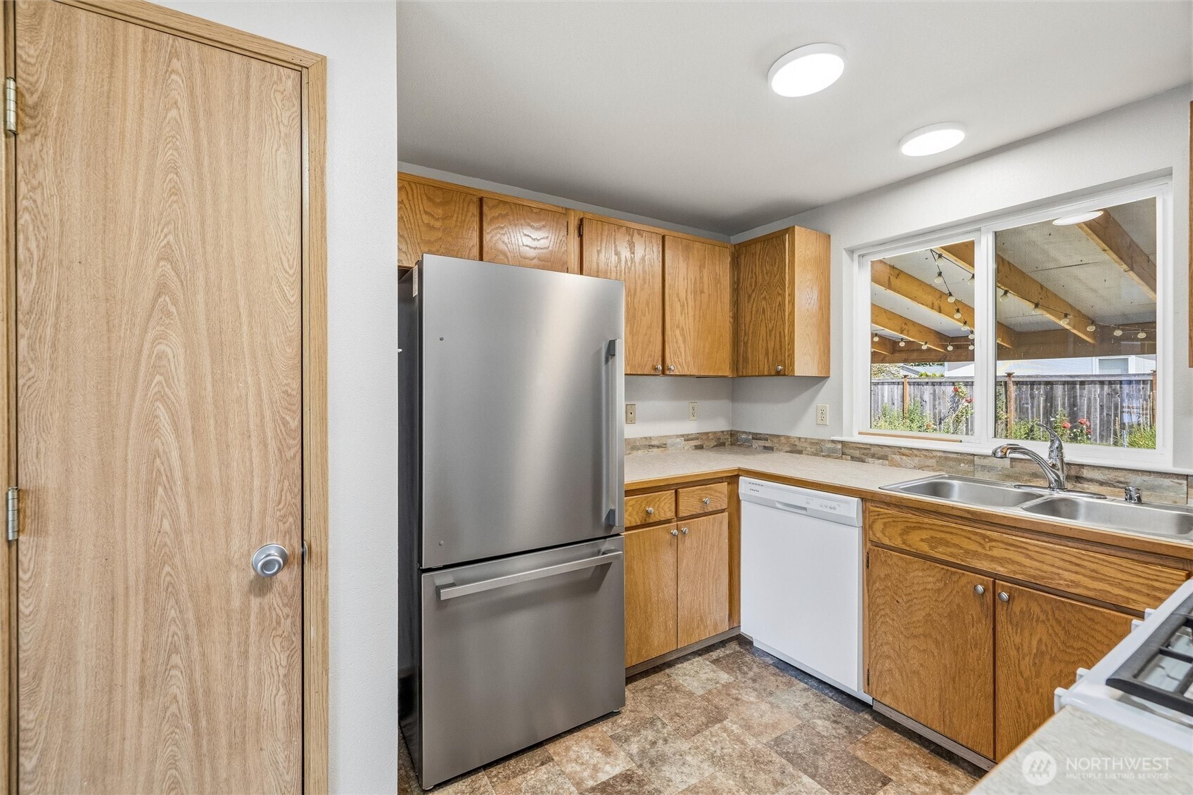 1215 East Gilkey Road Burlington, WA 98233 - Photo 12 of 33