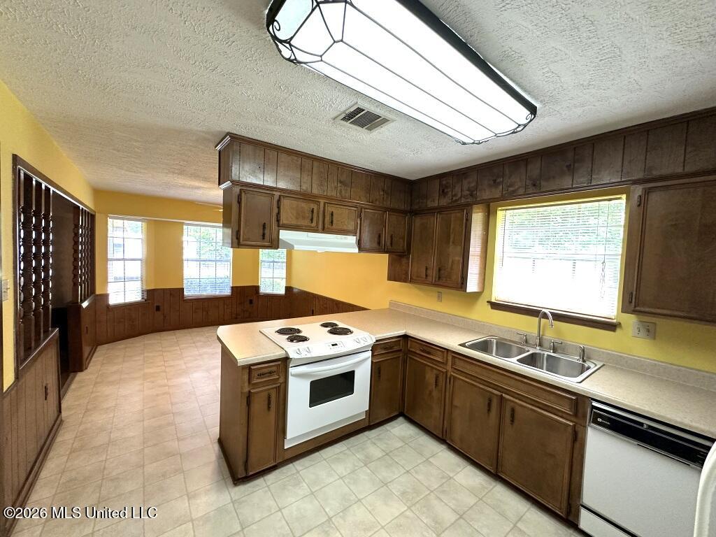 232 Forest Valley Drive Jackson, MS 39212 - Photo 5 of 23 Well kept Kitchen