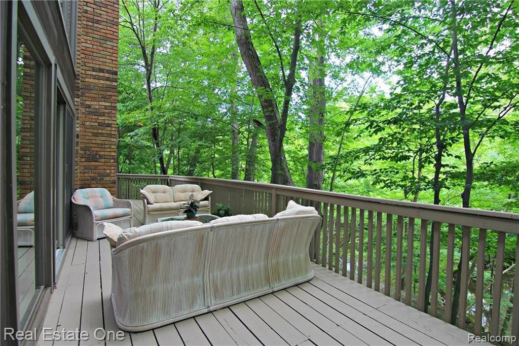 28053 Inkster Road Farmington Hills, MI 48334 - Photo 16 of 46
