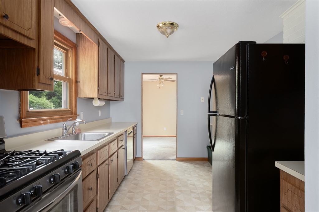 32 Arapahoe Road Bellingham, MA 02019 - Photo 10 of 32