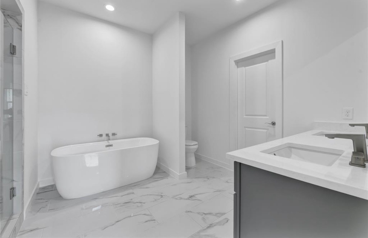 207 Edgewood Street, Unit B Houston, TX 77011 - Photo 12 of 23 a bath room with a sink and a mirror