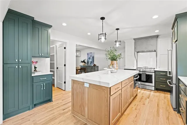 $1,199,950 | 10315 High Drive, Leawood, KS 66206