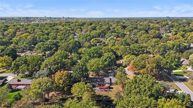 $1,165,000 | 10315 High Drive, Leawood, KS 66206