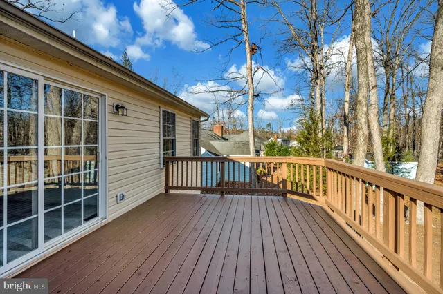 a view of empty room with ceiling fan