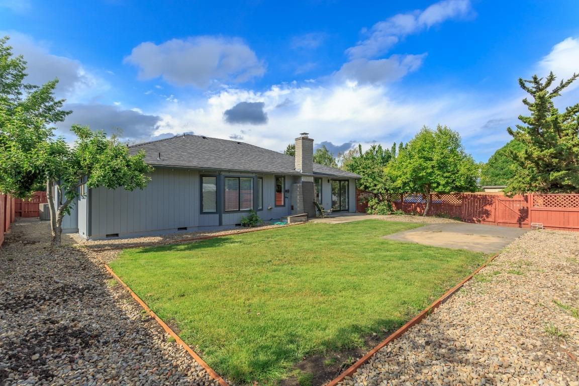 2701 Roberts Road Medford, OR 97504 - Photo 20 of 35 Additional Photo