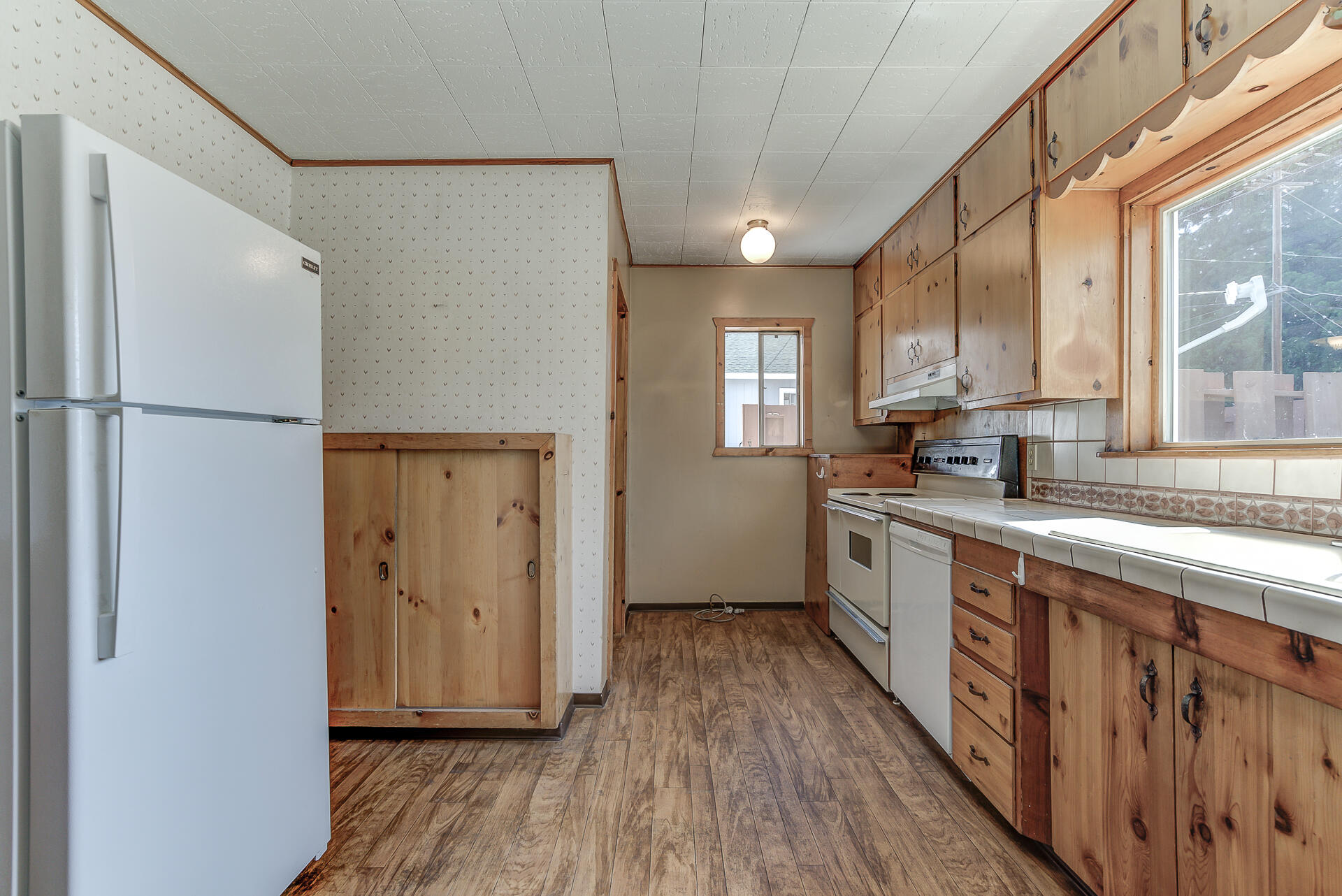 600 Cedar Street Mount Shasta, CA 96067 - Photo 12 of 26 a kitchen with a refrigerator a sink and wooden floor