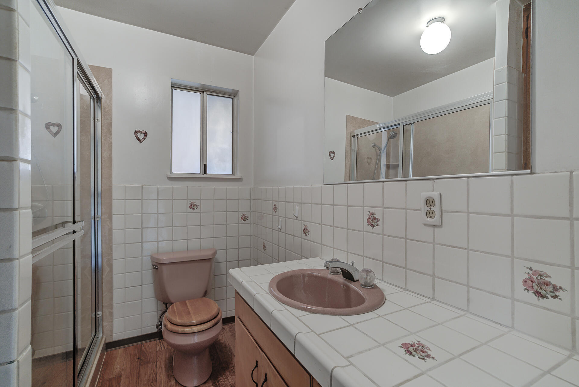 600 Cedar Street Mount Shasta, CA 96067 - Photo 17 of 26 a bathroom with a sink and a toilet