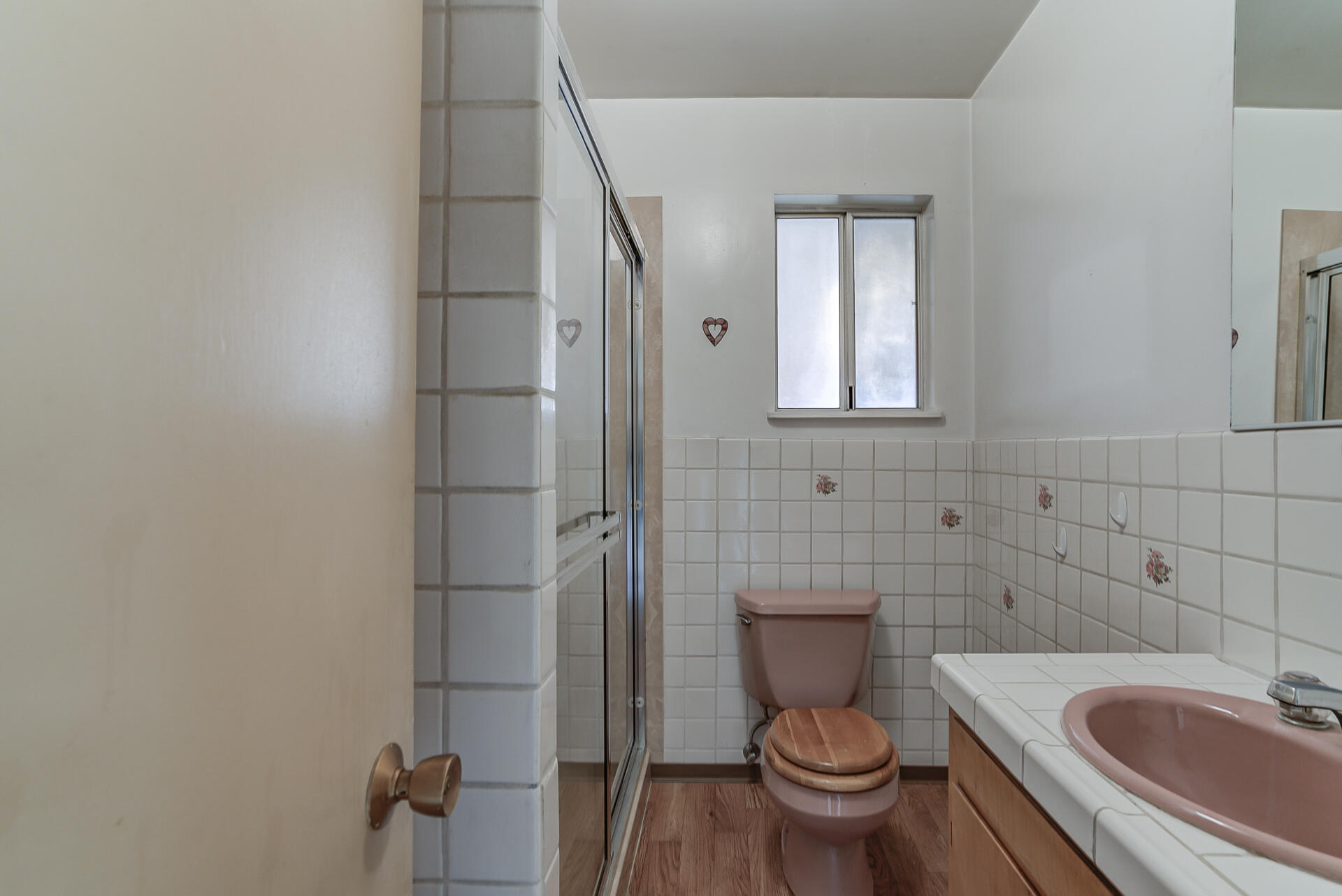 600 Cedar Street Mount Shasta, CA 96067 - Photo 18 of 26 a bathroom with a toilet and a sink