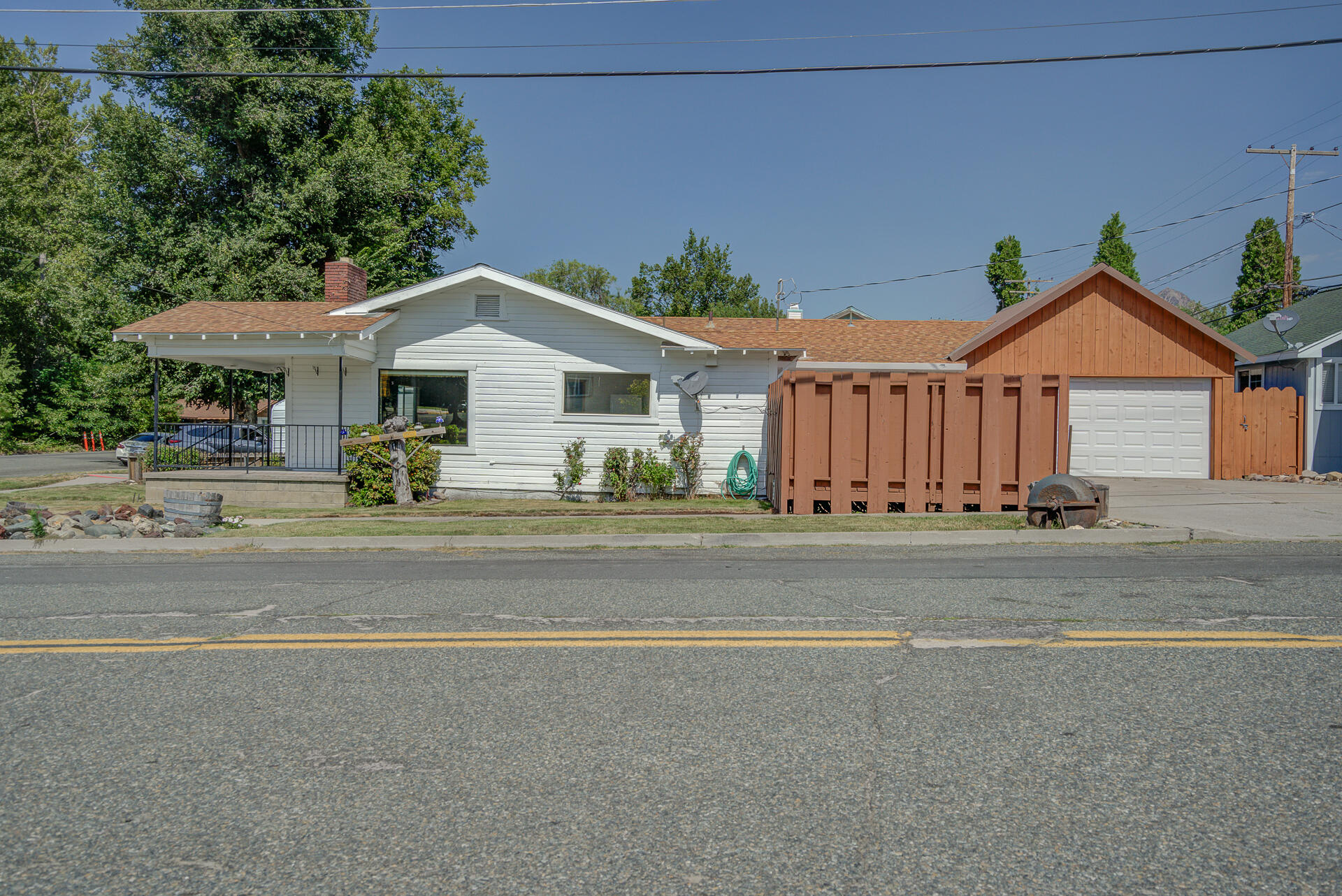600 Cedar Street Mount Shasta, CA 96067 - Photo 25 of 26 a front view of a house with a yard