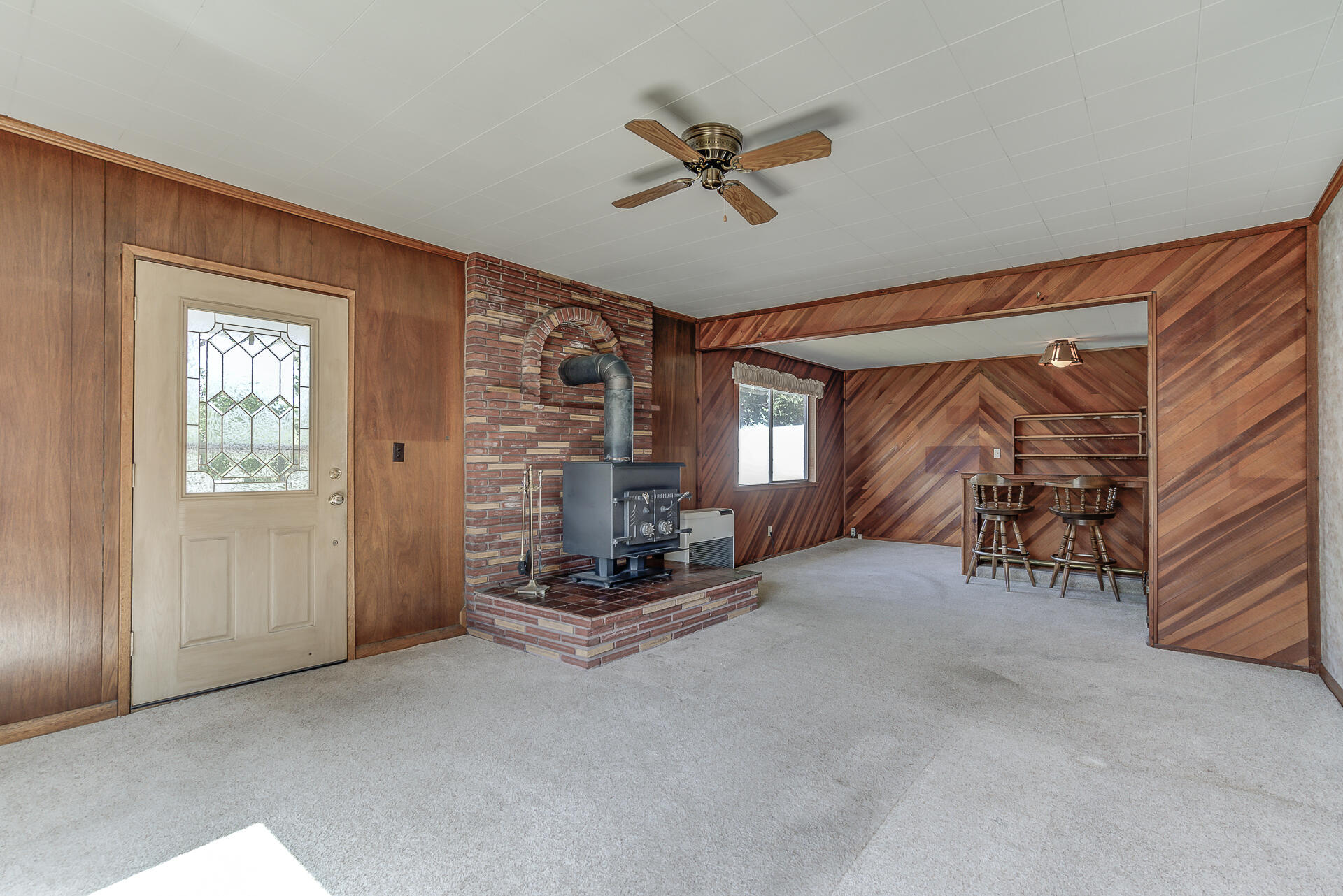 600 Cedar Street Mount Shasta, CA 96067 - Photo 8 of 26 a view of livingroom with hardwood floor and a ceiling fan
