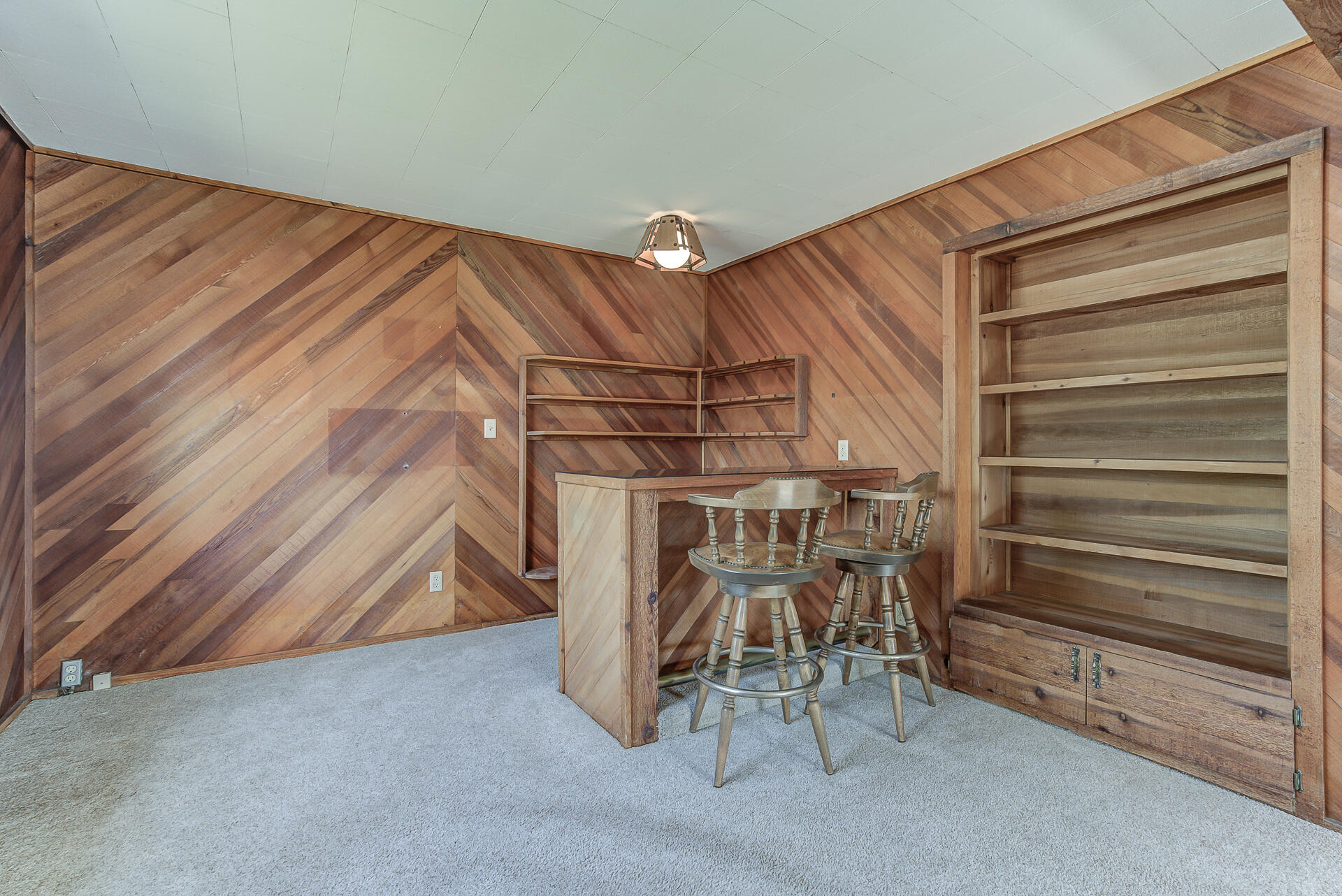 600 Cedar Street Mount Shasta, CA 96067 - Photo 10 of 26 a view of entryway