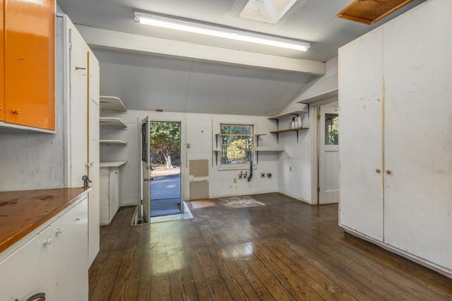 $5,000,000 | 285 Camino Al Lago, Atherton, CA 94027