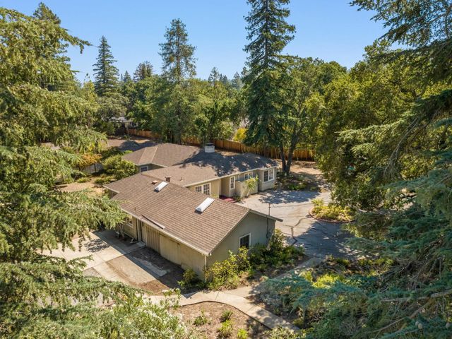 $5,000,000 | 285 Camino Al Lago, Atherton, CA 94027