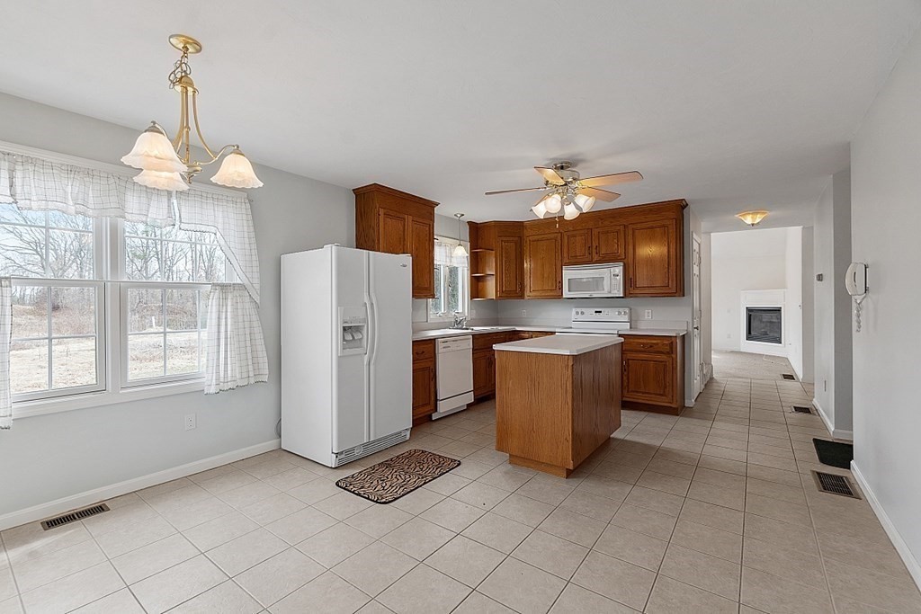 8 Fox Run Road, Unit 8 Blackstone, MA 01504 - Photo 8 of 28 Gallery Image 8