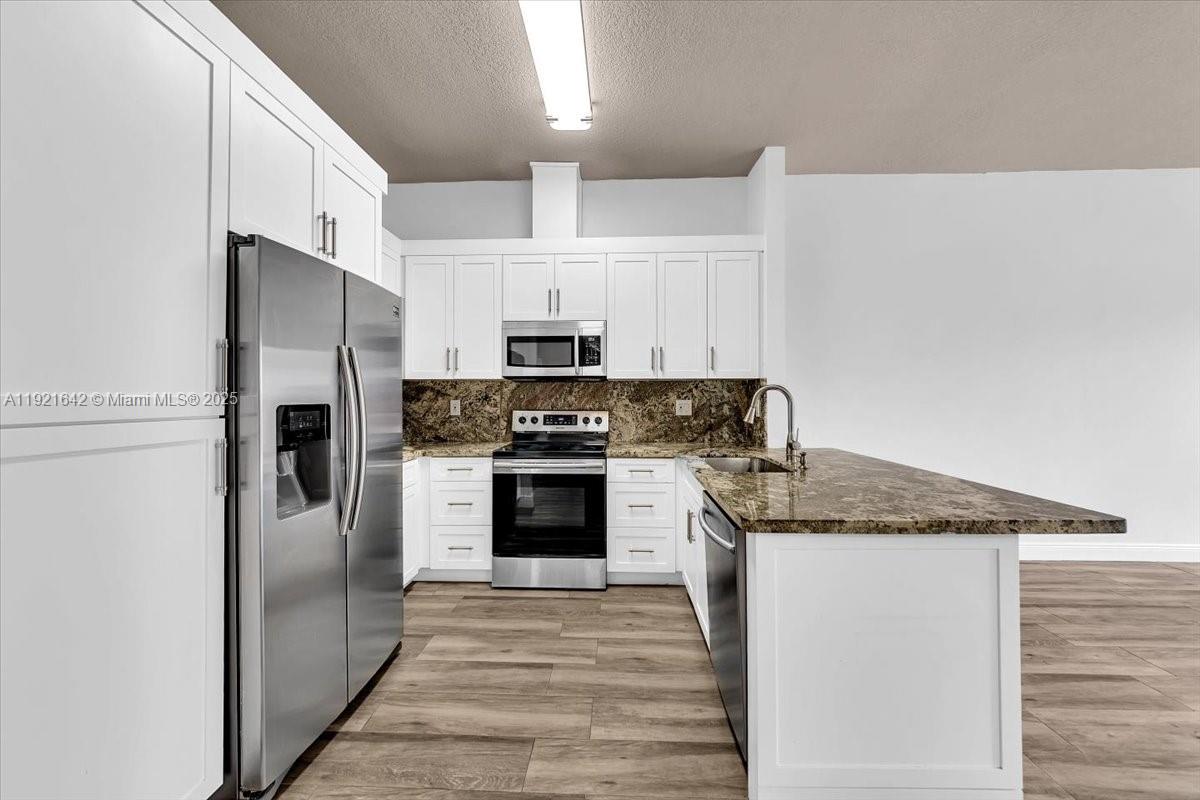 16283 Southwest 83rd Street Miami, FL 33193 - Photo 19 of 72