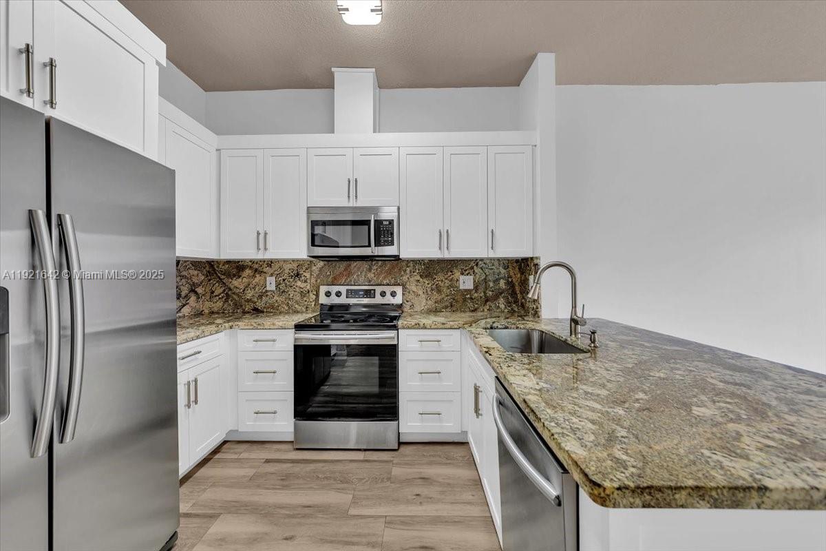 16283 Southwest 83rd Street Miami, FL 33193 - Photo 21 of 72