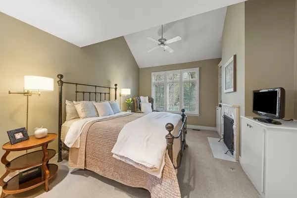 $1,385,000 | 646 Highview Avenue, Glen Ellyn, IL 60137