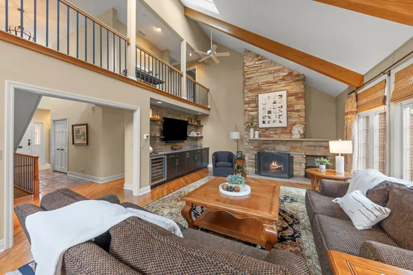$1,385,000 | 646 Highview Avenue, Glen Ellyn, IL 60137