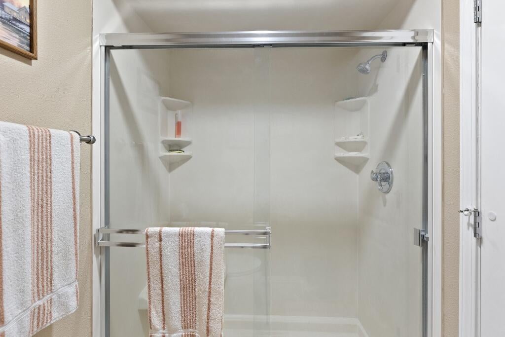 745 Eric Loop Grants Pass, OR 97526 - Photo 42 of 46 m3_bath_745-Eric-Loop