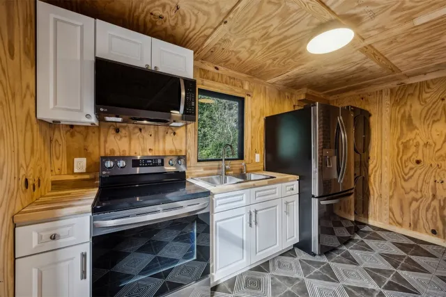 $2,300 | 113 South 8th Street, Fernandina Beach, FL 32034