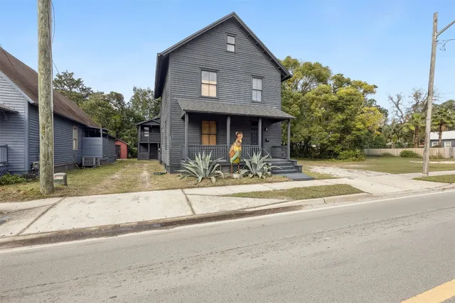 $2,300 | 113 South 8th Street, Fernandina Beach, FL 32034