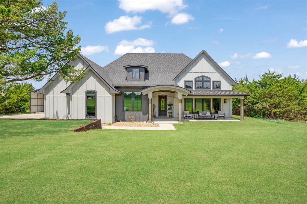 Beautiful 2730 Sq Ft home on 1 acre