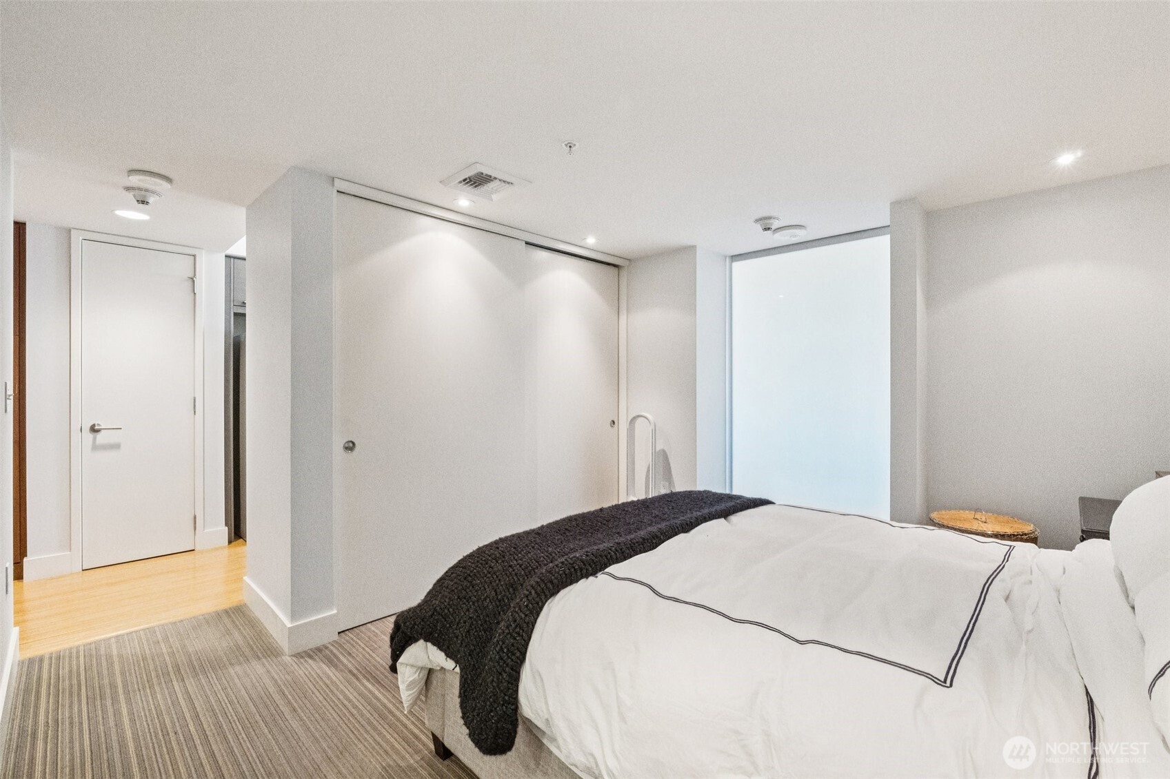 820 Blanchard Street, Unit 904 Seattle, WA 98121 - Photo 11 of 26