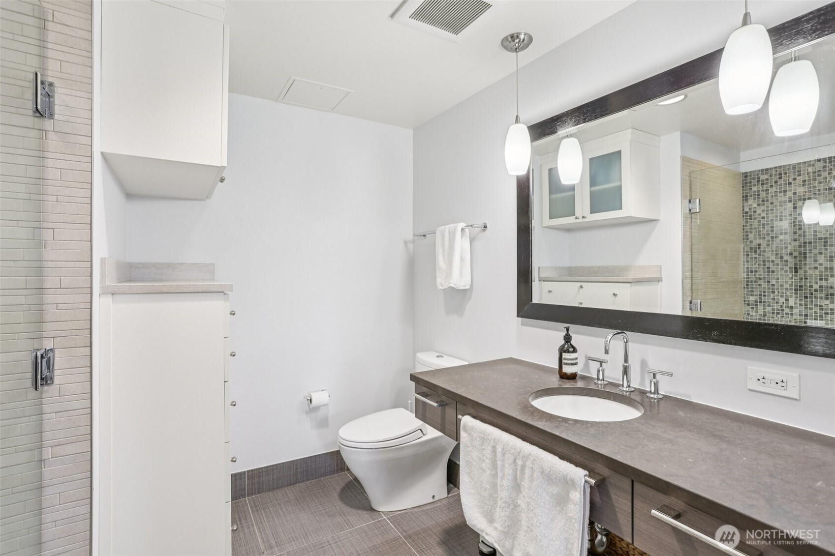 820 Blanchard Street, Unit 904 Seattle, WA 98121 - Photo 15 of 26