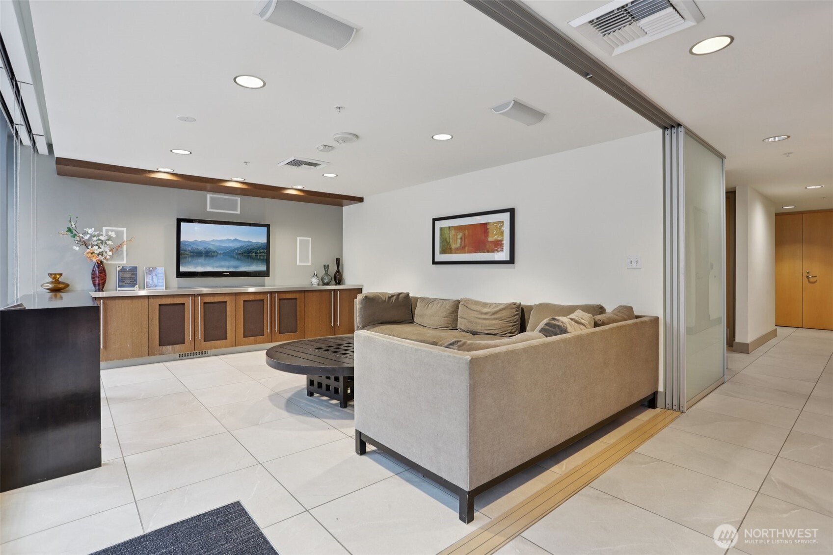 820 Blanchard Street, Unit 904 Seattle, WA 98121 - Photo 18 of 26