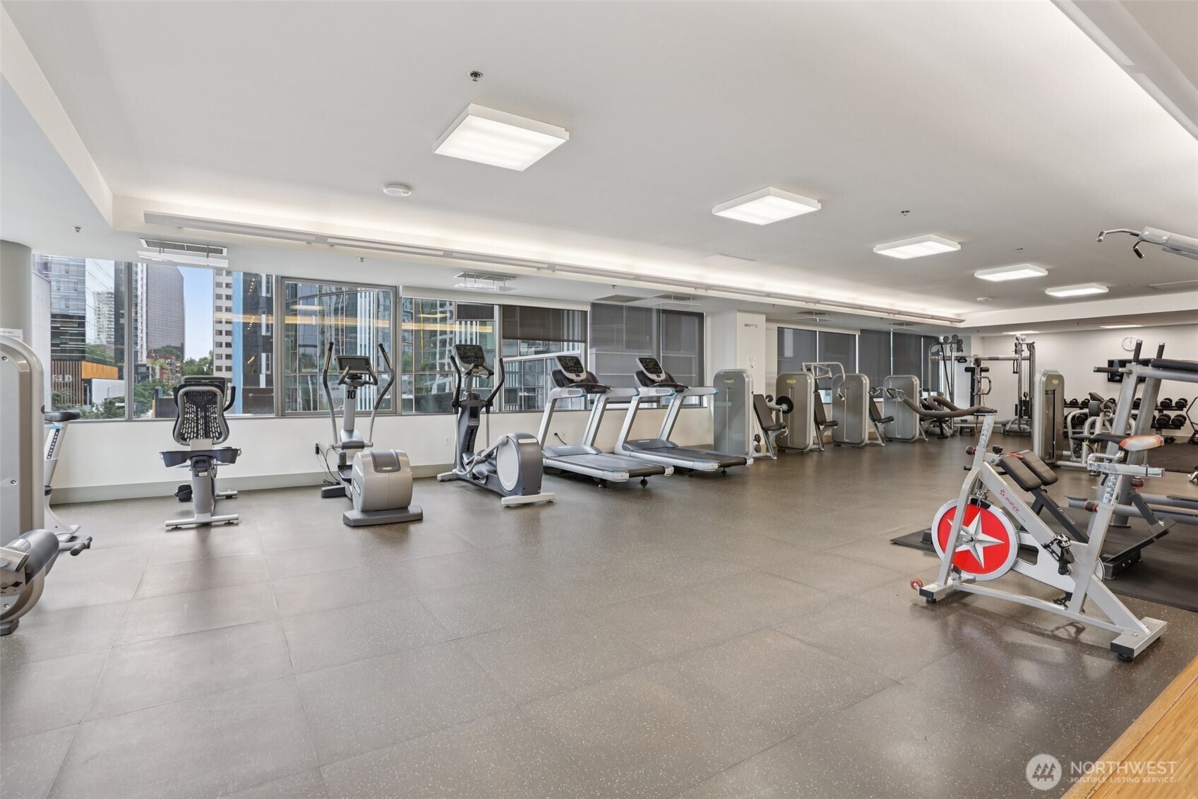 820 Blanchard Street, Unit 904 Seattle, WA 98121 - Photo 20 of 26