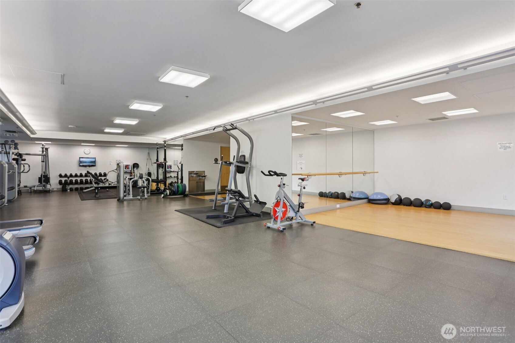 820 Blanchard Street, Unit 904 Seattle, WA 98121 - Photo 22 of 26