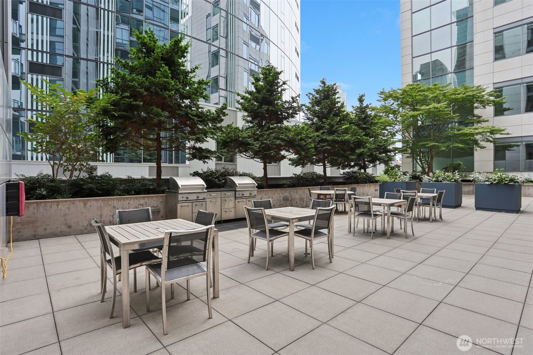 820 Blanchard Street, Unit 904 Seattle, WA 98121 - Photo 23 of 26