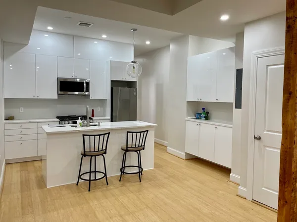 $4,800 | 258 West Broadway, Unit 4, Boston, MA 02127