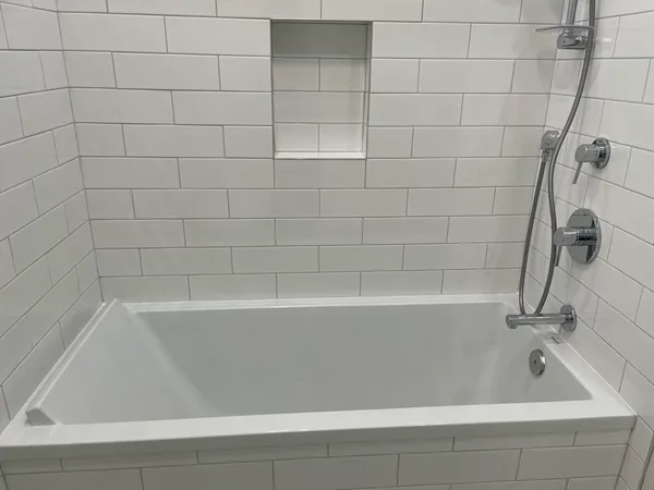 $4,800 | 258 West Broadway, Unit 4, Boston, MA 02127