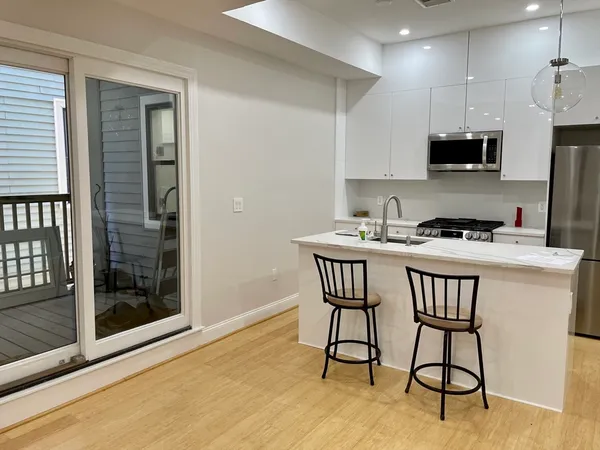 $4,800 | 258 West Broadway, Unit 4, Boston, MA 02127